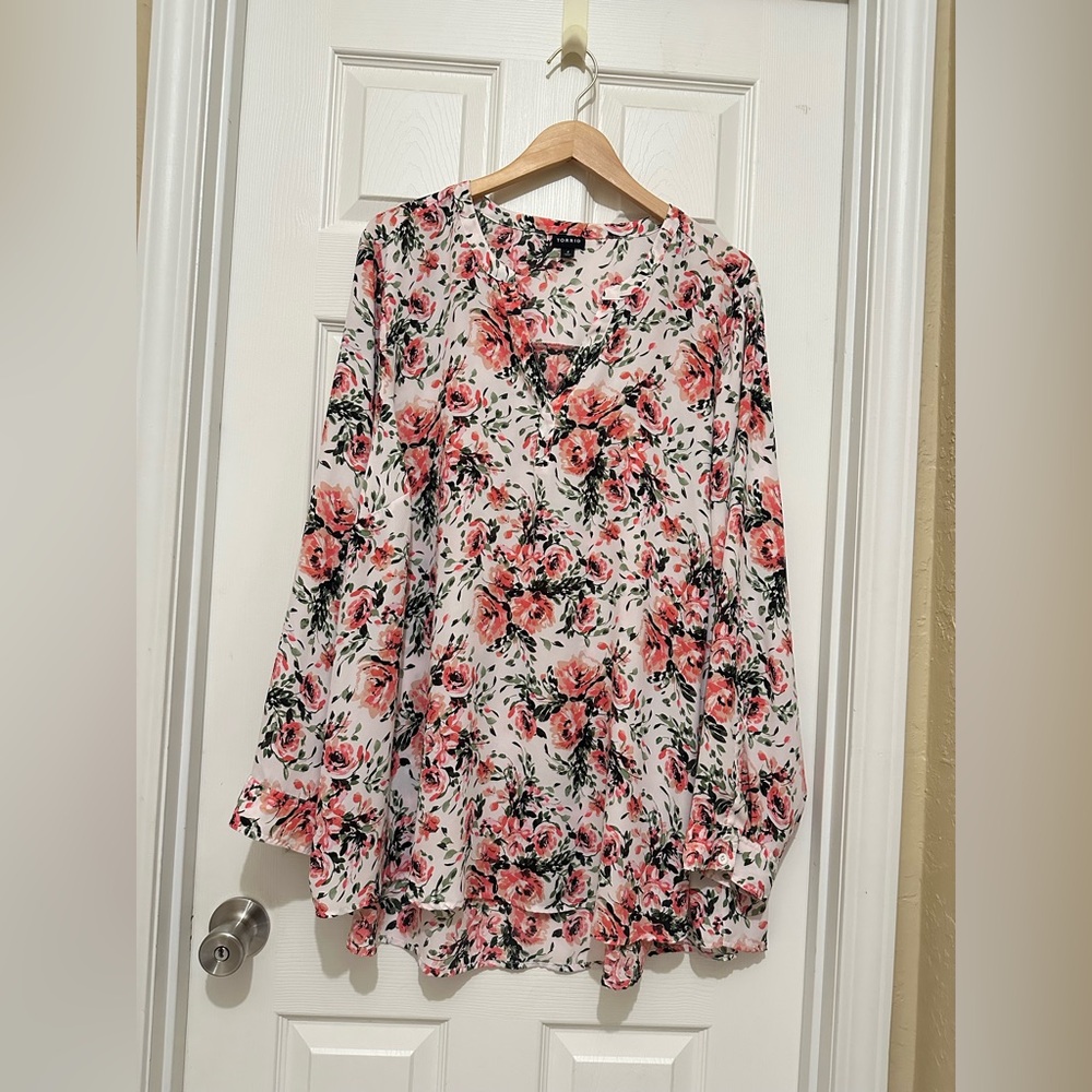 Torrid Women's Floral V-Neck Hi Lo Roll Tab Long Sleeve Size 4 Tunic Top